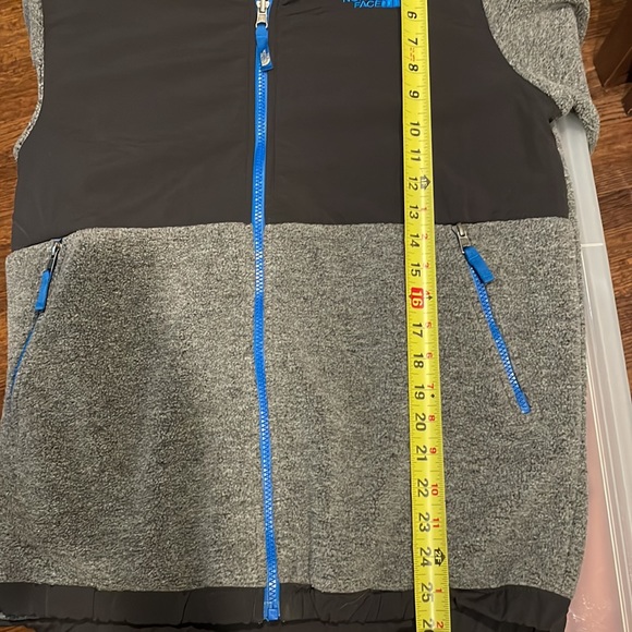 The North Face boys/youth jacket, Size XL - Picture 11 of 11